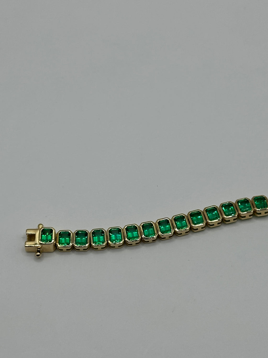 Esclava de esmeraldas con oro