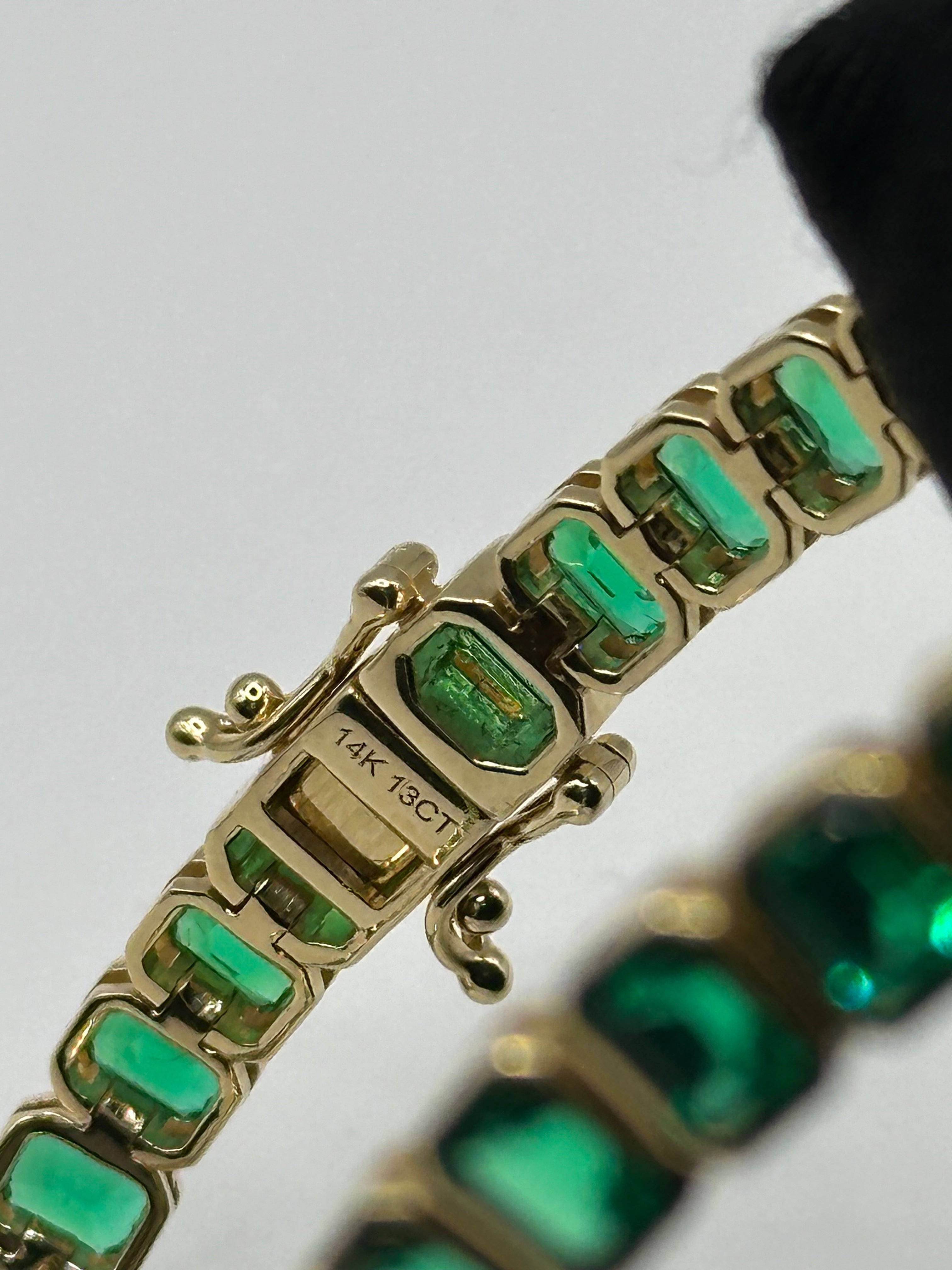 Esclava de esmeraldas con oro