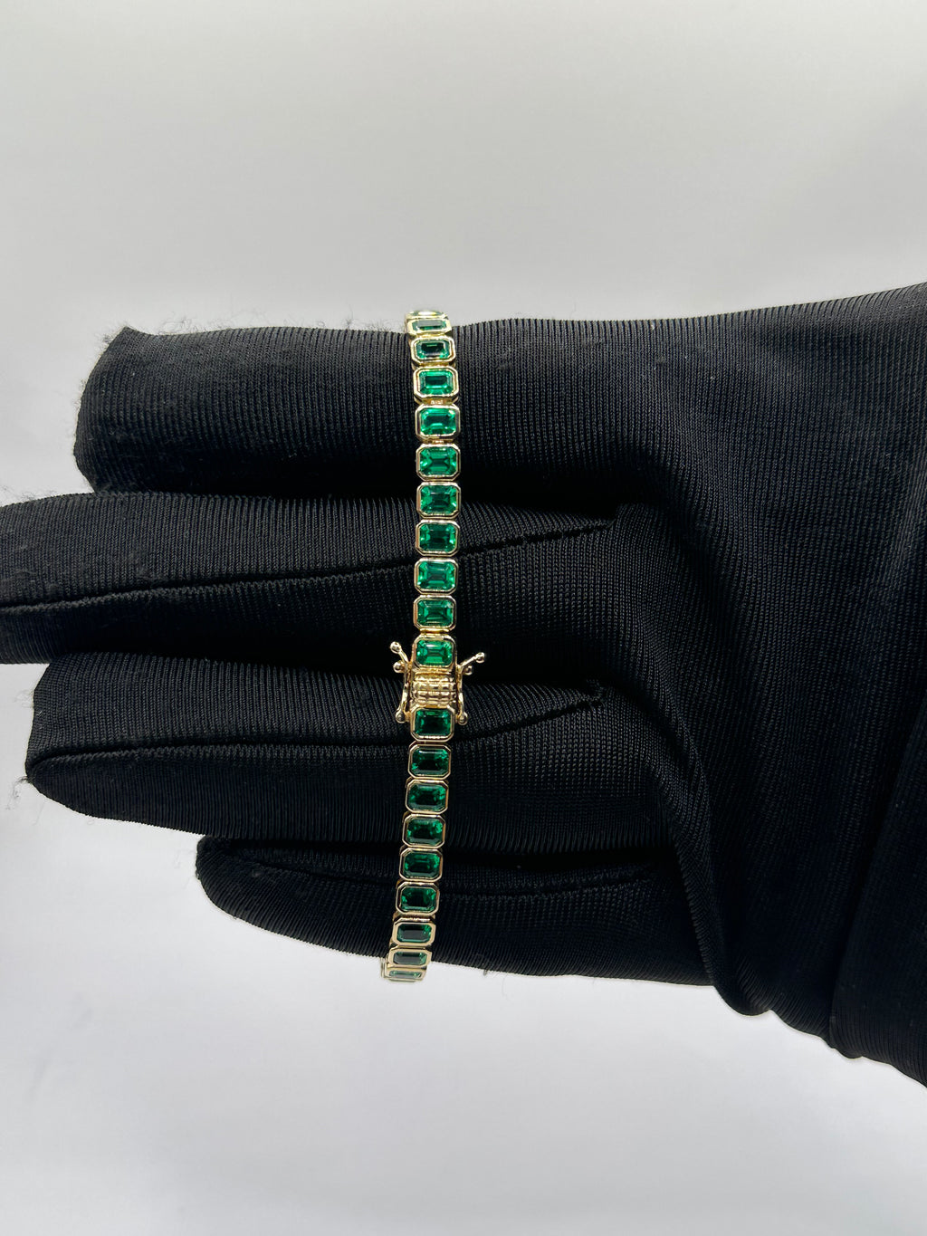 Esclava de esmeraldas con oro