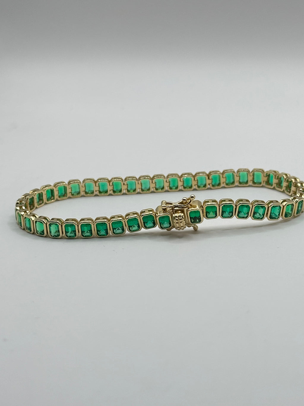 Esclava de esmeraldas con oro