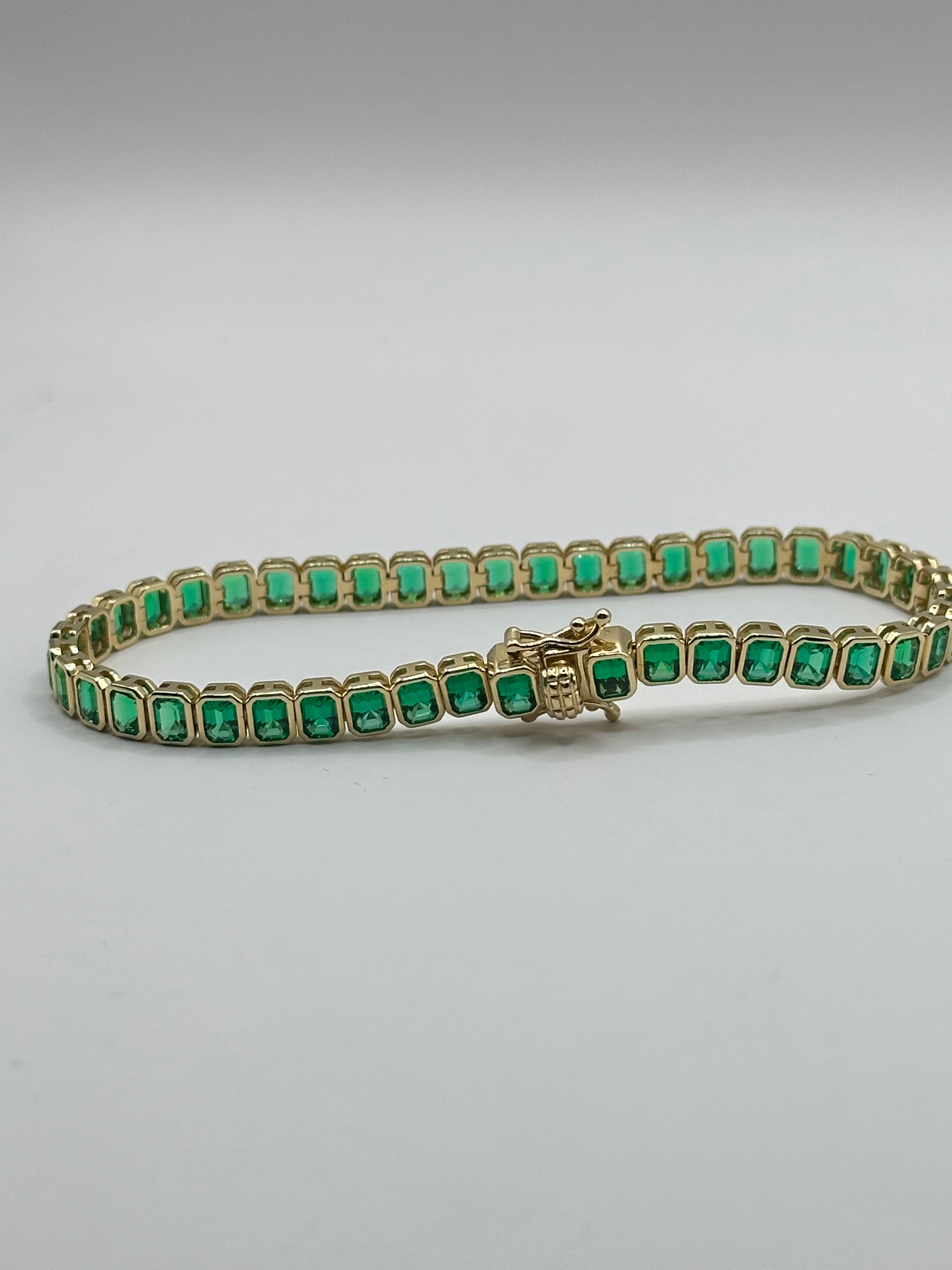 Esclava de esmeraldas con oro